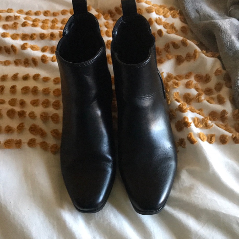 Size 7 A NEW DAY black boots
